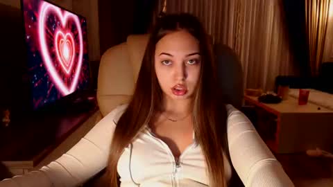 Kim Lee  online show from December 30, 5:13 pm