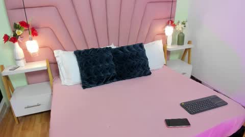 kimluna1 online show from February 3, 3:15 am