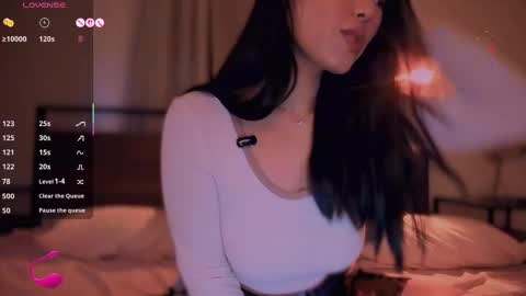 Lo online show from October 17, 6:33 pm