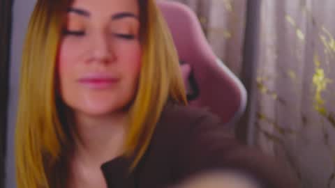 KimSkye online show from February 7, 12:42 am