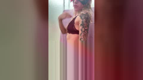 Kinky K80 online show from May 22, 3:10 pm
