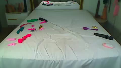 KinyBunz online show from March 8, 2:04 am