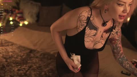 kinkylina_ online show from January 22, 10:07 am