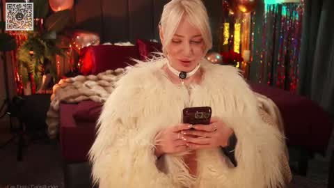 kinkylina_ online show from February 12, 3:58 pm