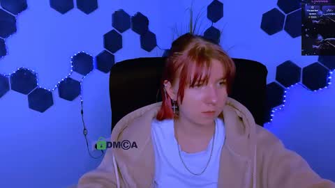 kira_melt online show from May 3, 11:41 pm