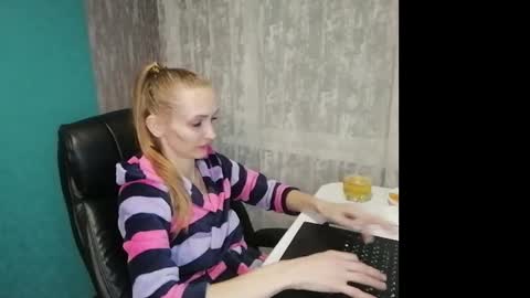 kira_morekiss online show from December 19, 6:45 pm