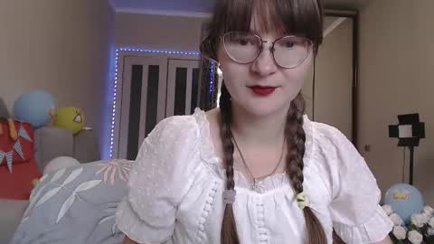 KiraGoldens online show from September 23, 6:44 am