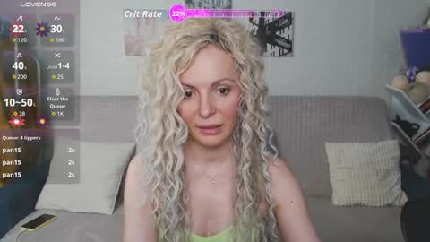 kiramartins cat online show from November 28, 7:50 pm