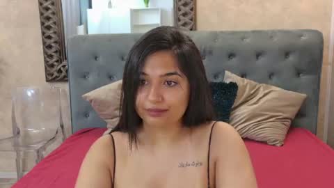 kiramoonxx online show from July 14, 5:34 am