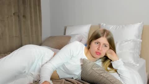 Kira online show from November 28, 7:28 pm