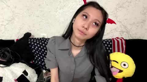 Hina online show from April 12, 1:14 pm