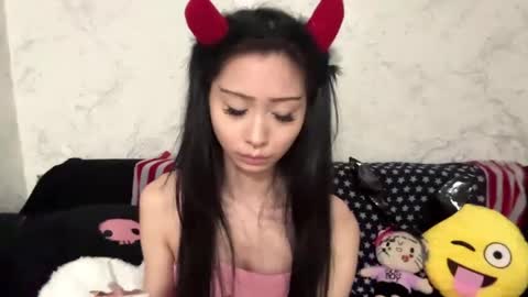 Hina online show from April 10, 1:06 pm