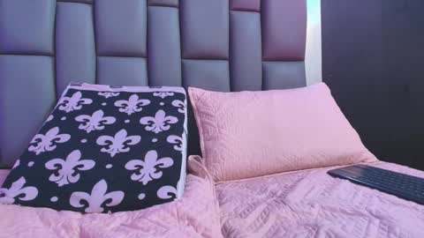 BELLA FLAME online show from September 16, 7:00 pm