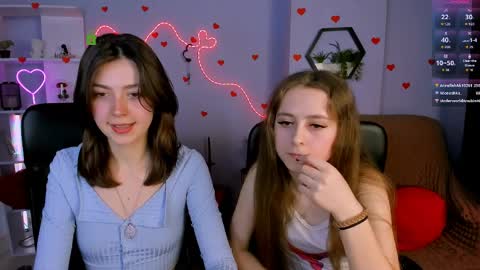 kitniss online show from April 4, 7:23 pm