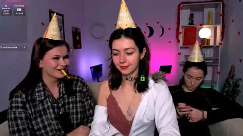 kitniss online show from February 21, 9:26 pm