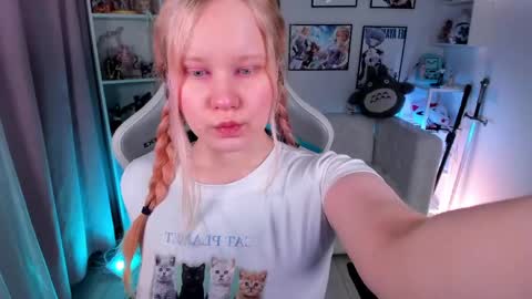kittenxoann online show from April 25, 5:43 pm