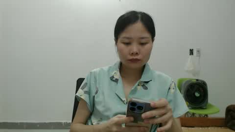 kitti_baby2x online show from April 5, 1:54 pm