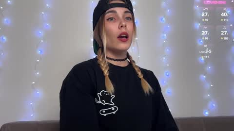 Veronica online show from December 6, 7:33 pm