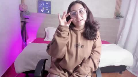 kitty_shinee online show from November 18, 12:28 pm