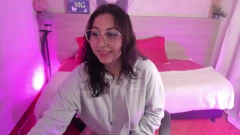 kitty_shinee online show from November 17, 12:17 pm