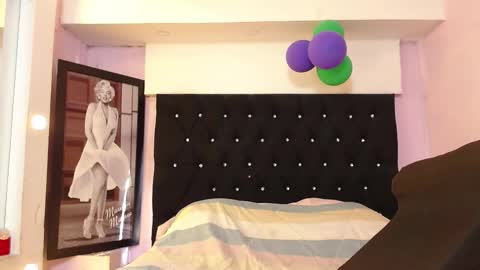 paola online show from November 1, 1:04 pm