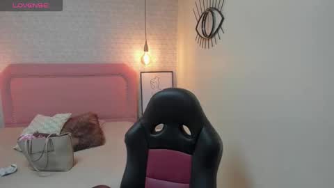  K I T T  Y  online show from October 20, 12:08 pm