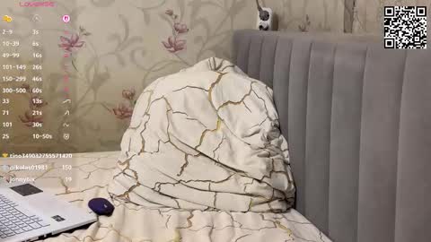 Louise and Mark online show from December 3, 8:22 pm