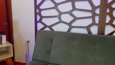 kloe_bella online show from December 4, 7:03 pm