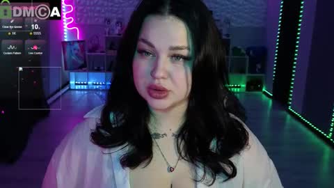 Mia online show from April 20, 3:15 pm