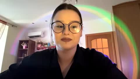 Mary online show from June 13, 2:47 pm