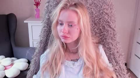 kris_grant online show from October 8, 8:29 am