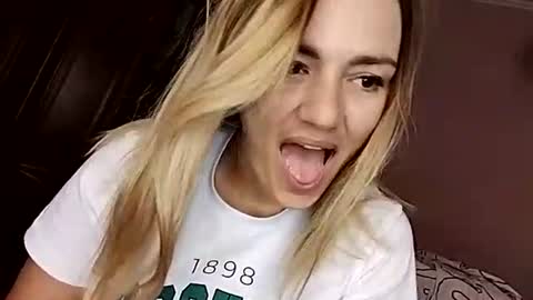 KrissSexi online show from October 5, 11:15 am