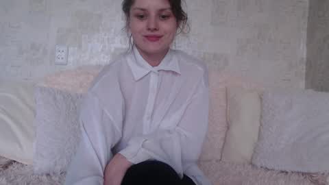 krissvoss online show from April 19, 3:34 pm