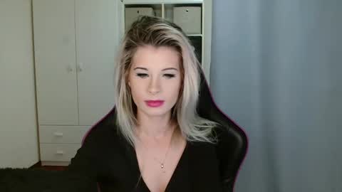 KristineAmore online show from December 3, 8:28 am