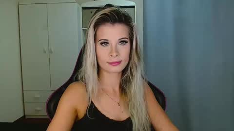 KristineAmore online show from December 17, 3:27 pm