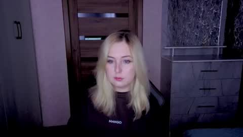 Kristy online show from May 17, 11:37 pm