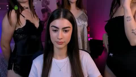 Kylie loves u online show from October 14, 8:00 pm