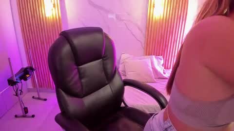 KYLIE  online show from April 23, 3:03 am