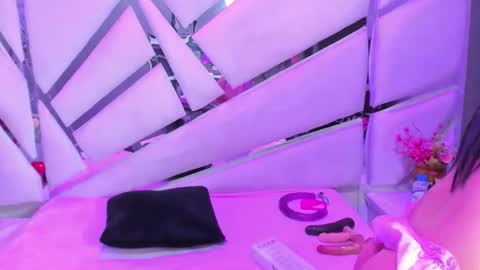 kylie online show from January 8, 2:48 am