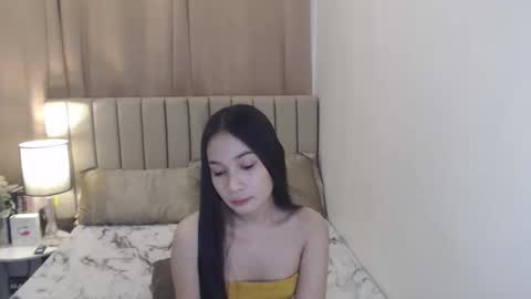 kyliefox22 online show from April 16, 10:45 pm