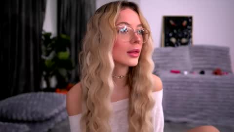 Kylie online show from November 27, 10:45 pm