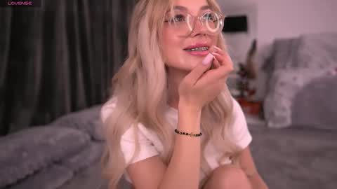 Kylie online show from October 21, 9:08 pm