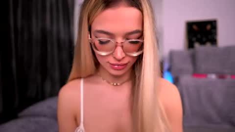 Kylie online show from December 4, 11:05 pm