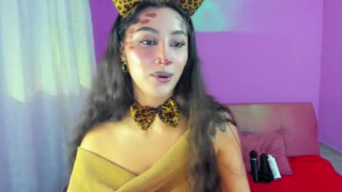 Kym Giraldo online show from October 31, 7:23 am