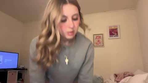 kynziee18 online show from December 21, 1:04 am