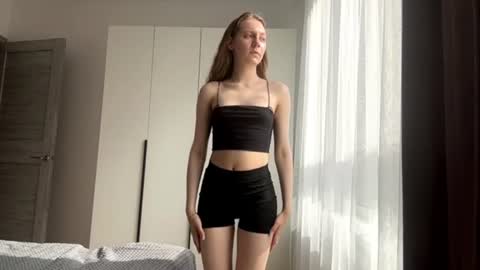 Kira online show from June 15, 1:33 pm