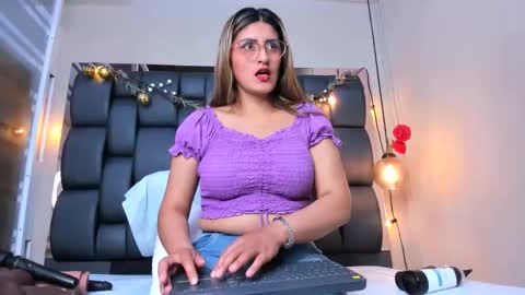 LADY  online show from March 17, 2:15 am