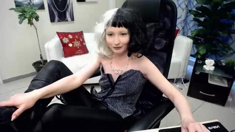 Stephanie online show from January 18, 8:43 am