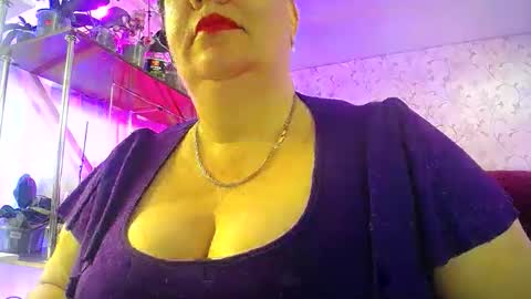 Lady Gloria online show from April 18, 7:00 am