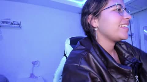  Lady  online show from April 10, 6:30 am